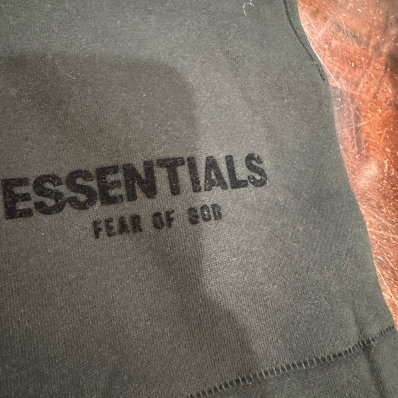 Essentials fear of god shorts black size small - Picture 2 of 8
